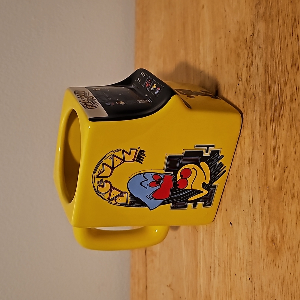 Pac-Man Shaped Mug, Ceramic, Multi-Colour, 14 x 8 x 11 cm